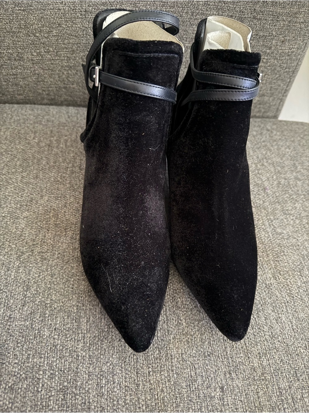 New in box max Dorian velvet boots  size 61/2 G5